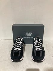 Lot 479  
            BIRMINGHAM SR111 - PARCEL DELIVERY ONLY 

                
NEW BALANCE WOMEN’S SHOES BLACK UK 6.