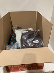 Lot 493  
            BIRMINGHAM SR111 - PARCEL DELIVERY ONLY 

                
20 X WOMEN’S CLOTHING TO INCLUDE NEW LOOK JEANS TORI.