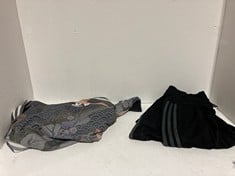 Lot 498  
            BIRMINGHAM SR111 - PARCEL DELIVERY ONLY 

                
ADIDAS RITA ORA TRACKSUIT UK 6.