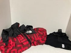 Lot 500  
            BIRMINGHAM SR111 - PARCEL DELIVERY ONLY 

                
THE NORTH FACE BODY WARMER & BOSS BLACK POLO SHIRT.