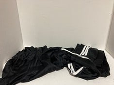 Lot 502  
            BIRMINGHAM SR111 - PARCEL DELIVERY ONLY 

                
ADIDAS TRACK SUIT SIZE UK 2XL.