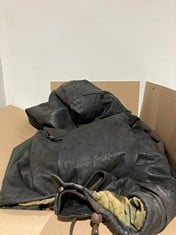 Lot 503  
            BIRMINGHAM SR111 - PARCEL DELIVERY ONLY 

                
15 X MEN CLOTHING ITEMS TO INCLUDE INCLUDING LEATHER COAT.