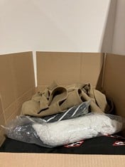 Lot 505  
            BIRMINGHAM SR111 - PARCEL DELIVERY ONLY 

                
15 X WOMEN’S CLOTHING ITEMS TO INCLUDE WHITE WOODEN LACE TOP.