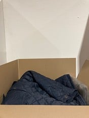 Lot 508  
            BIRMINGHAM SR111 - PARCEL DELIVERY ONLY 

                
15 X MEN’S CLOTHING ITEMS TO INCLUDE DENIM CO CUFFED CARGO TROUSERS SIZE UK S.