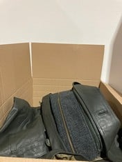 Lot 511  
            BIRMINGHAM SR111 - PARCEL DELIVERY ONLY 

                
10 X MEN’S CLOTHING ITEMS TO INCLUDE BLACK LEATHER JACKET.