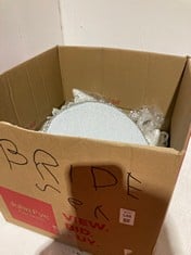 Lot 548  
            BIRMINGHAM SR111 - PARCEL DELIVERY ONLY 

                
3 X ITEMS BRIDE SET WEDDING DRESS TIFFANY ROSE WITH HAT AND SHOES.