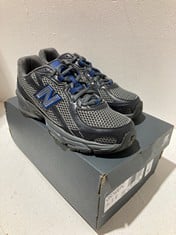 Lot 54  
            BIRMINGHAM SR111 - PARCEL DELIVERY ONLY 
                
NEW BALANCE RUNNING TRAINERS SIZE 4.5.