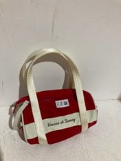 Lot 550  
            BIRMINGHAM SR111 - PARCEL DELIVERY ONLY 

                
HOUSE OF SUNNY LADIES RED AND CREAM HANDBAG.
