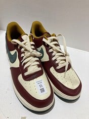 Lot 55  
            BIRMINGHAM SR111 - PARCEL DELIVERY ONLY 
                
NIKE AIR TRAINERS MENS SIZE 8.5.