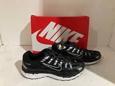 Lot 560  
            BIRMINGHAM SR111 - PARCEL DELIVERY ONLY 

                
NIKE P-6000 BLACK TRAINERS UK 8.