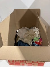 Lot 575  
            BIRMINGHAM SR111 - PARCEL DELIVERY ONLY 
                
15 X KIDS CLOTHING TO INCLUDE URBAN OUTFITTERS SKIRT SMALL.