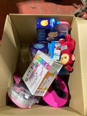 Lot 590  
            BIRMINGHAM SR111 - PARCEL DELIVERY ONLY 
                
11 ITEMS TO INCLUDE CRAYOLA PAINT AND CREATE EASEL CASE.