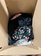 Lot 591  
            BIRMINGHAM SR111 - PARCEL DELIVERY ONLY 

                
15 X ITEMS OF LADIES CLOTHING TO INCLUDE PINK CHECK PUFF SLEEVE TOP.