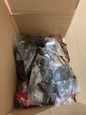 Lot 595  
            BIRMINGHAM SR111 - PARCEL DELIVERY ONLY 

                
9 X SHOES ITEMS TO INCLUDE RUST-EZE CHILD’S SLIPPERS SIZE 9 9.5.