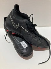 Lot 69  
            BIRMINGHAM SR111 - PARCEL DELIVERY ONLY 
                
NIKE PHANTOM MEN’S FOOTBALL BOOTS SIZE 8.