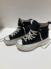 Lot 71  
            BIRMINGHAM SR111 - PARCEL DELIVERY ONLY 
                
LADIES CONVERSE TRAINERS SIZE 5.