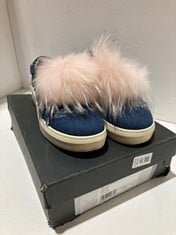 Lot 80  
            BIRMINGHAM SR111 - PARCEL DELIVERY ONLY 
                
LADIES DENIM TRAINERS KURT GEIGER EUROPEAN SIZE 40.