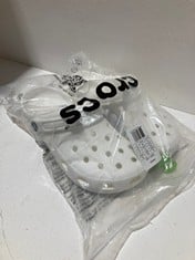 Lot 87  
            BIRMINGHAM SR111 - PARCEL DELIVERY ONLY 
                
2X ITEMS WHITE CROCS SIZE 5 BLACK CROCS SIZE 4.