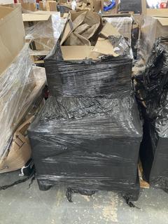 Lot 161  
            Chesterfield SR40 - Collection or Optional Delivery Available 

                
PALLET OF ASSORTED ITEMS TO INCLUDE 2015 NORTH POLE DRAGON (LOCATION: A4)