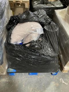 Lot 179  
            Chesterfield SR40 - Collection or Optional Delivery Available 

                
PALLET OF ASSORTED ITEMS TO INCLUDE SQUARE CUSHION IN CREAM (LOCATION: A3)