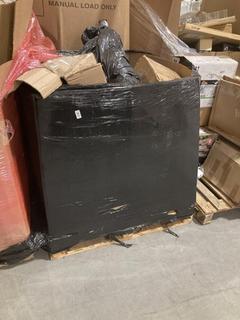 Lot 370  
            Chesterfield SR40 - Collection or Optional Delivery Available 

                
PALLET OF ASSORTED ITEMS TO INCLUDE THE HAND STAND (LOCATION: SR42)