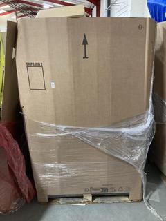 Lot 382  
            Chesterfield SR40 - Collection or Optional Delivery Available 

                
PALLET OF ASSORTED ITEMS TO INCLUDE CLORIS TRAMPOLINE (LOCATION: SR42)