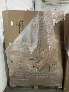 Lot 384  
            Chesterfield SR40 - Collection or Optional Delivery Available 

                
PALLET OF ASSORTED ITEMS TO INCLUDE VACMASTER VACUUM CLEANER (LOCATION: SR42)