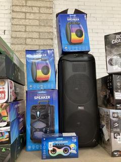 Lot 422  
            Chesterfield SR40 - Collection or Optional Delivery Available 

                
5 X ASSORTED ITEMS TO INCLUDE LIGHT UP RETRO SPEAKER (LOCATION: B RACKING )