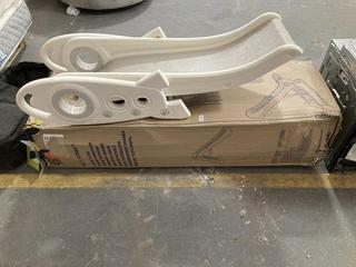 Lot 4  
            Chesterfield SR40 - Collection or Optional Delivery Available 

                
EASYSTORE LARGE SLIDE TO INCLUDE SLIDE IN WHITE (LOCATION: B2)