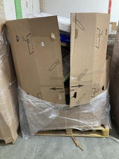 Lot 555  
            Chesterfield SR40 - Collection or Optional Delivery Available 

                
PALLET OF ASSORTED ITEMS TO INCLUDE HAUCK ALPHA WOODEN FEEDING TRAY (LOCATION: SR42)