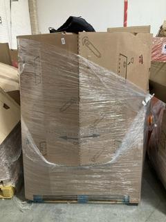 Lot 556  
            Chesterfield SR40 - Collection or Optional Delivery Available 

                
PALLET OF ASSORTED ITEMS TO INCLUDE FENDER ADJUSTABLE GUITAR STAND (LOCATION: SR42)