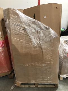 Lot 574  
            Chesterfield SR40 - Collection or Optional Delivery Available 

                
PALLET OF ASSORTED ITEMS TO INCLUDE PLENTY KITCHEN TOWELS (LOCATION: SR42)