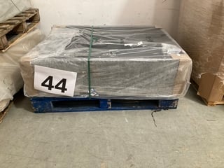 Lot 586  
            Chesterfield SR40 - Collection or Optional Delivery Available 

                
PALLET OF DIVAN BASES (LOCATION: SR42)