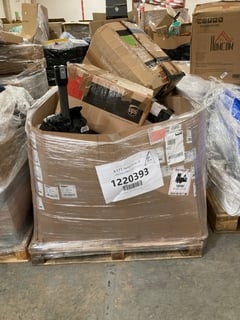 Lot 595  
            Chesterfield SR40 - Collection or Optional Delivery Available 

                
PALLET OF ASSORTED ITEMS TO INCLUDE SHARK CORDED VACUUM (LOCATION: SR42)