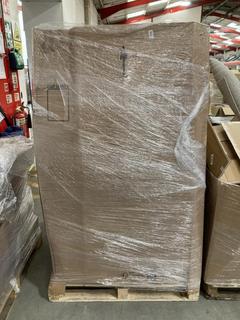 Lot 601  
            Chesterfield SR40 - Collection or Optional Delivery Available 

                
PALLET OF ASSORTED ITEMS TO INCLUDE PORTABLE BED RAIL (LOCATION: SR42)