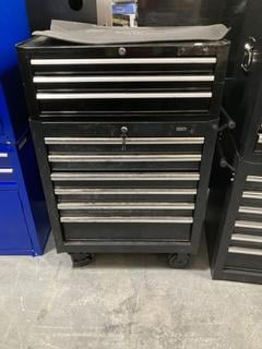 Lot 645  
            Chesterfield SR40 - Collection or Optional Delivery Available 

                
3 DRAWER TOOL CHEST IN BLACK TO INCLUDE 6 DRAWER WHEELED TOOL CHEST IN BLACK (LOC...