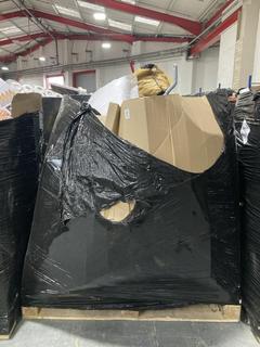 Lot 82  
            Chesterfield SR40 - Collection or Optional Delivery Available 

                
PALLET OF ASSORTED ITEMS TO INCLUDE STRIPED PILLOW IN WHITE (LOCATION: B6)