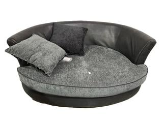 Lot 14  
            Chesterfield SR35 - Collection or Optional Delivery Available 

                
DFS CUDDLE CHAIR IN CHARCOAL AND BLACK COMBINATION (LOCATION: SR35) (EAV51GDCN)