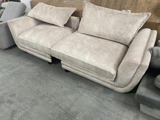 Lot 282  
            Chesterfield SR35 - Collection or Optional Delivery Available 

                
DFS 2.5 SEATER SOFA IN LIGHT GREY FABRIC (LOCATION: SR35)