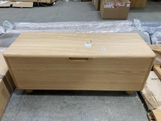 Lot 413  
            Chesterfield SR35 - Collection or Optional Delivery Available 

                
LA REDOUTE 1X BENCH WITH INTERNAL STORAGE SPACE AND SOFT CLOSE MECHANISM FINISHED...