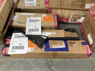 Lot 455  
            Chesterfield SR35 - Collection or Optional Delivery Available 

                
3 X ASSORTED TECTAKE ITEMS TO INCLUDE CAMPING TENT ROSKILDE (LOCATION: SR35)