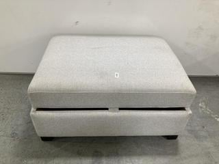 Lot 49  
            Chesterfield SR35 - Collection or Optional Delivery Available 

                
DFS STORAGE FOOT POUFFE IN LIGHT GREY (LOCATION: sr35)