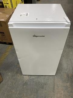 Lot 597  
            Chesterfield SR35 - Collection or Optional Delivery Available 

                
FRIDGEMASTER FRIDGE FREEZER IN WHITE- MODEL NO- MUL4892E- ORIGINAL RPP £139 (LOCA...