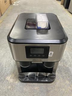 Lot 635  
            Chesterfield SR35 - Collection or Optional Delivery Available 

                
1 X ELECTRIQ ICE MAKING MACHINE - EIQICECM - ORIGINAL RRP FOR ONE £119 (LOCATION:...