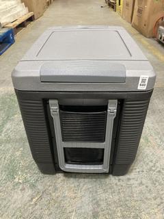 Lot 640  
            Chesterfield SR35 - Collection or Optional Delivery Available 

                
ELECTRIQ PORTABLE COOLBOX - MOD NO EIQ45LCOOLBOXVE - £259 (LOCATION: SR35)