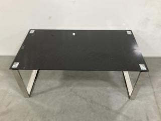 Lot 64  
            Chesterfield SR35 - Collection 
                
DFS BLACK AND MIRRORED COFFEE TABLE WITH STARLIGHT EFFECT (LOCATION: SR35)