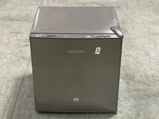 Lot 676  
            Chesterfield SR35 - Collection or Optional Delivery Available 

                
ELECTRIQ 45L TABLE TOP DRINKS FRIDGE IN STAINLESS STEEL MODEL NO. - EIQTTDFSVE (L...