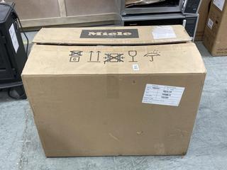 Lot 683  
            Chesterfield SR35 - Collection 

                
MIELE 60CM TELESCOPIC COOKER HOOD IN STAINLESS STEEL *PARTS* (COLLECTION ONLY) (L...