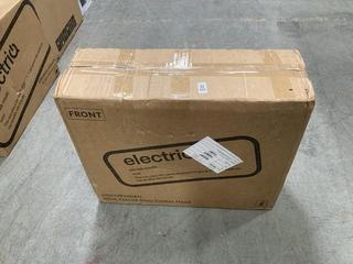 Lot 685  
            Chesterfield SR35 - Collection 

                
ELECTRIQ 60CM CURVED GLASS COOKER HOOD IN STAINLESS STEEL MODEL NO. - EIQCURV60EN...