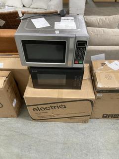 Lot 687  
            Chesterfield SR35 - Collection 

                
3 X ASSORTED ITEMS TO INCLUDE ELECTRIQ 25L BUILT-IN MICROWAVE OVEN MODEL NO. - EI...